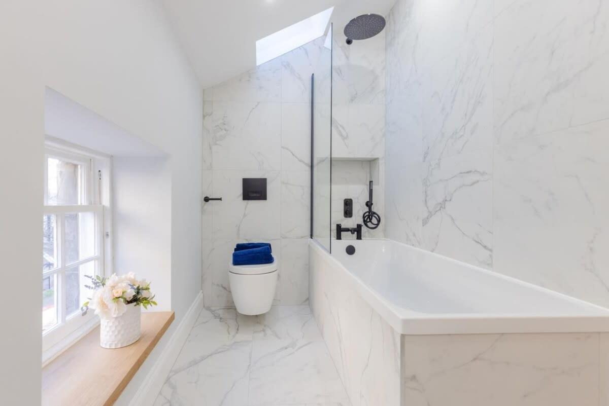 Dragon Suites - Yukina Suite - 2 Bed City Centre House With Garden EDI Exterior photo